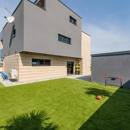 Σπίτι διακοπών Awesome In With Kitchen Privlaka (Zadar)